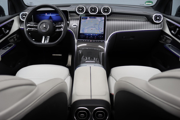 Mercedes-Benz GLC 400e 4MATIC AMG Line | Panoramadak | Trekhaak | Memory | Burmester | Surround Camera | Keyless Go | Digital Light | Verwarmd Stuurwiel | HUD |
