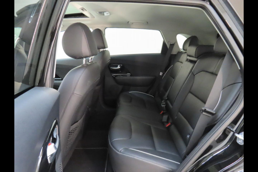 Kia e-Niro ExecutiveLine 64 kWh | SOH 98,1 % | Lederen Interieur | Schuif - Kantel Dak | Navigatie | Dealer onderhouden |