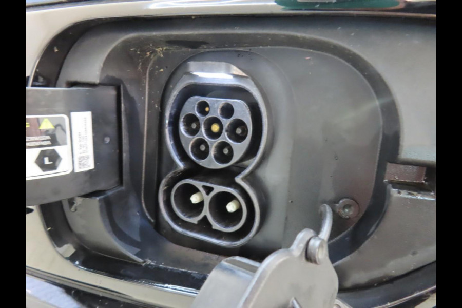 Kia e-Niro ExecutiveLine 64 kWh | SOH 98,1 % | Lederen Interieur | Schuif - Kantel Dak | Navigatie | Dealer onderhouden |