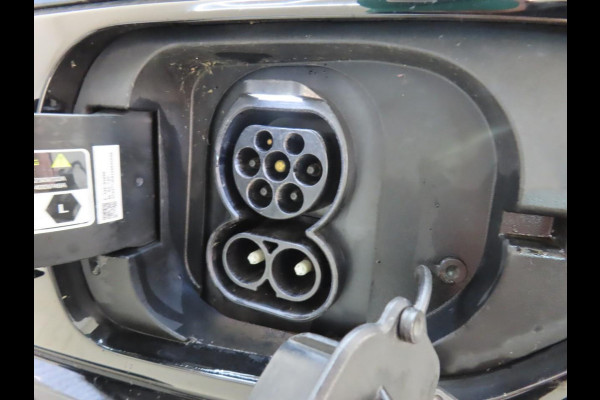 Kia e-Niro ExecutiveLine 64 kWh | SOH 98,1 % | Lederen Interieur | Schuif - Kantel Dak | Navigatie | Dealer onderhouden |