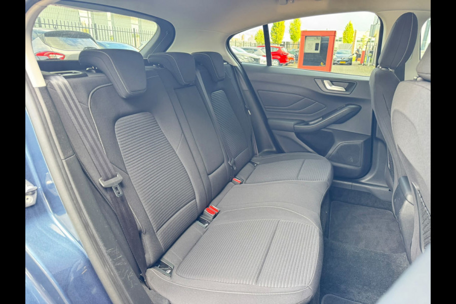 Ford Focus 1.5 EcoBoost Titanium Business / NAP !! / 2de EIGENAAR / DEALER ONDERHOUDEN / AFN. TREKHAAK / WINTER + DESIGN PAKKET !