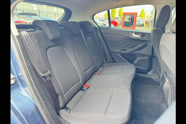 Ford Focus 1.5 EcoBoost Titanium Business / NAP !! / 2de EIGENAAR / DEALER ONDERHOUDEN / AFN. TREKHAAK / WINTER + DESIGN PAKKET !