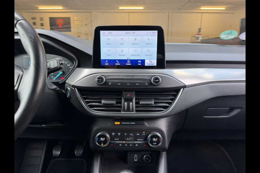 Ford Focus 1.5 EcoBoost Titanium Business / NAP !! / 2de EIGENAAR / DEALER ONDERHOUDEN / AFN. TREKHAAK / WINTER + DESIGN PAKKET !
