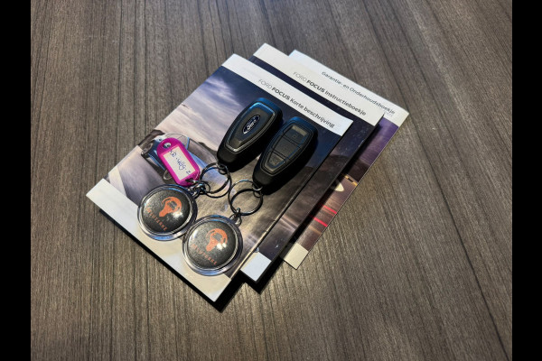 Ford Focus 1.5 EcoBoost Titanium Business / NAP !! / 2de EIGENAAR / DEALER ONDERHOUDEN / AFN. TREKHAAK / WINTER + DESIGN PAKKET !