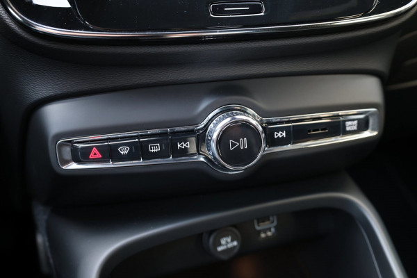 Volvo XC40 1.5 T5 Recharge R-line LED/VIRTUAL/PANO/LEER+S.VERWARMING/19" LMV/CAM/12 MND GARANTIE!