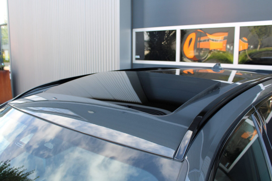 BMW 3 Serie Touring 330i | M340i Look | Pano | Apple Carplay | Sfeerverlichting | LED | Stoelverwarming