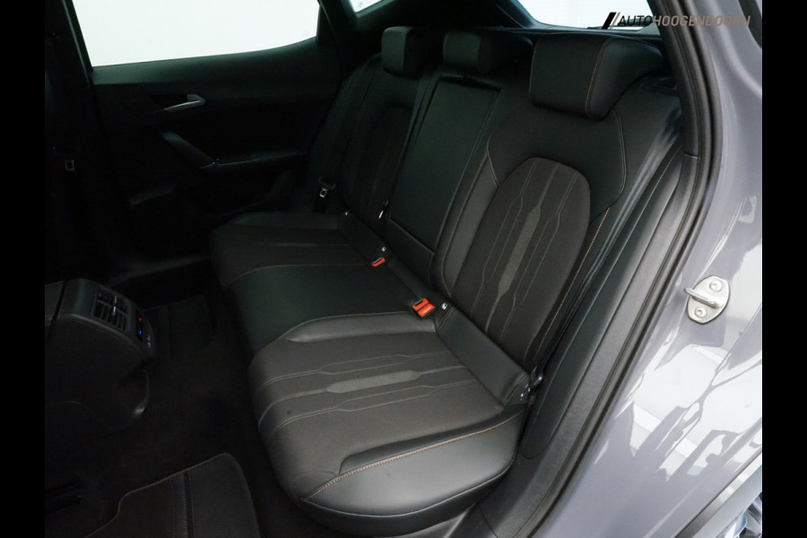 CUPRA Formentor 1.4 e-Hybrid VZ Performance 245pk (APPLE CARPLAY,PANORAMADAK,STUUR-STOELVERWARMING,SFEERVERLICHTING,CAMERA)