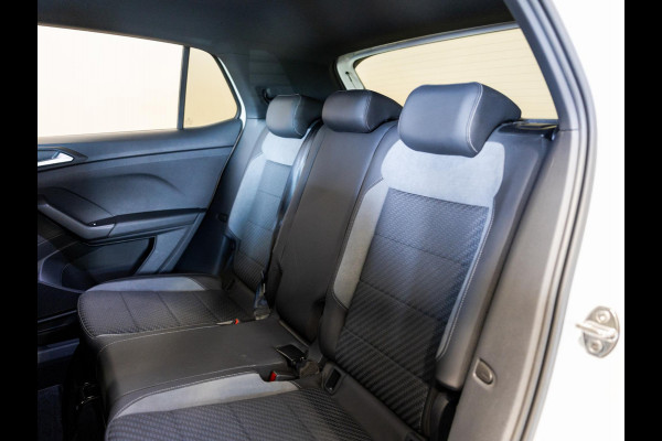 Volkswagen T-Cross 1.5 TSI 2x R-Line / 150pk / Trekhaak / Stoelverwarming / Virtual cockpit /