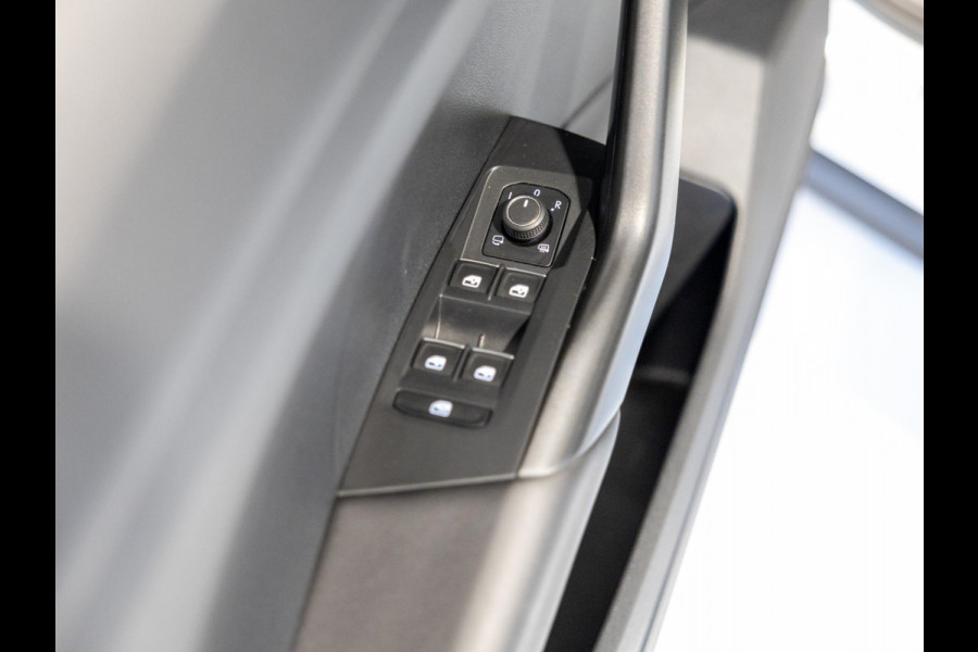 Volkswagen T-Cross 1.5 TSI 2x R-Line / 150pk / Trekhaak / Stoelverwarming / Virtual cockpit /