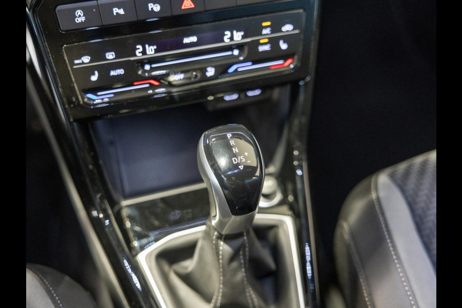 Volkswagen T-Cross 1.5 TSI 2x R-Line / 150pk / Trekhaak / Stoelverwarming / Virtual cockpit /