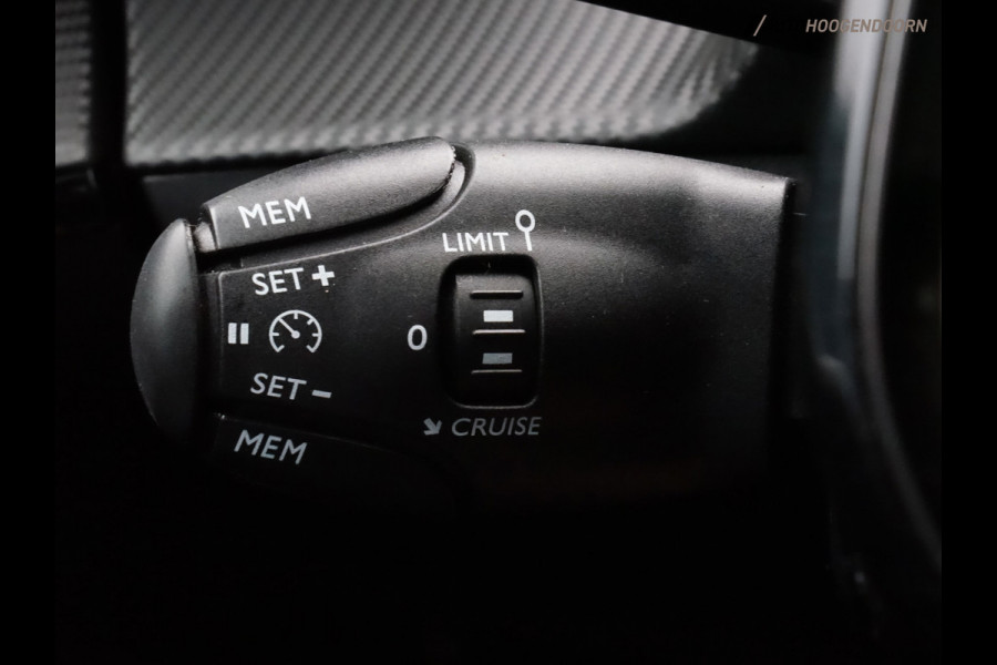 Peugeot 208 1.2 PureTech Allure (APPLE CARPLAY,LED,PARKEERSENSOREN,CLIMATE,CRUISE CONTROL,COMFORTSTOELEN,LM-VELGEN,TOPCONDITIE)