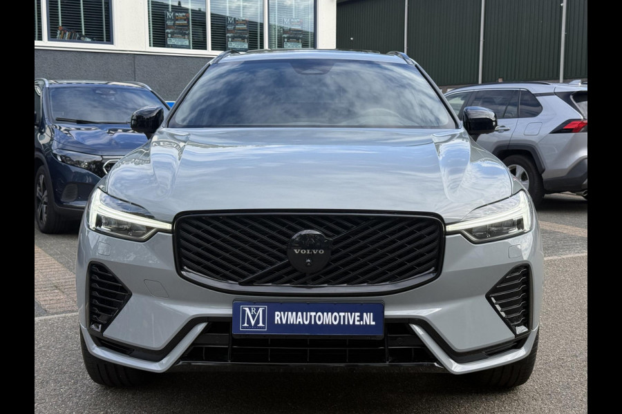 Volvo XC60 2.0 T8 Plug-in hybrid AWD Plus Black Edition VAN 58.900:,- VOOR:54.877,- UW HERFSTVOORDEEL: 4.023,-| UNIEK!| VAPOUR GREY| ELEKTRISCHE TREKHAAK| PANO| HK AUDIO| MEMORY STOELEN| HUD| 360 CAMERA| VOL OPTIES!|