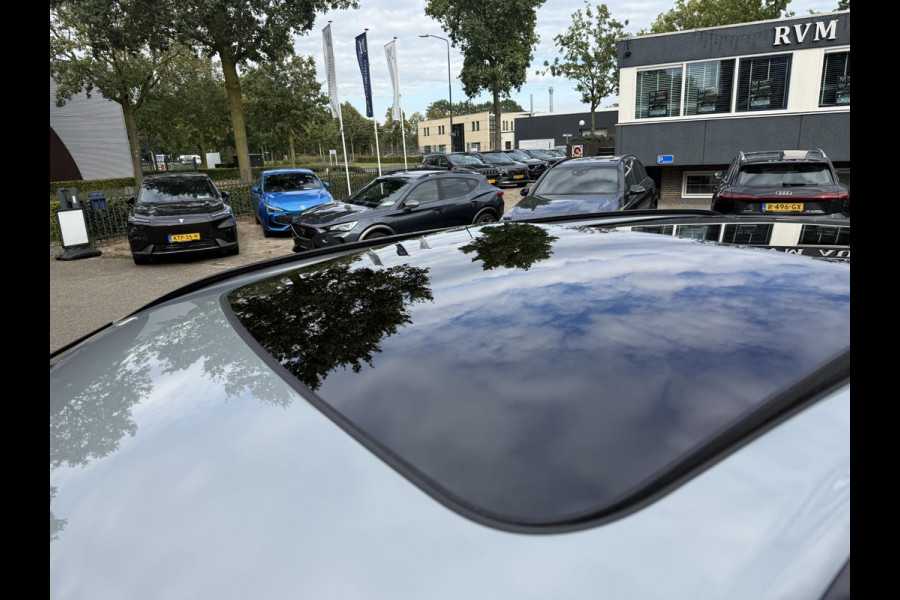 Volvo XC60 2.0 T8 Plug-in hybrid AWD Plus Black Edition VAN 58.900:,- VOOR:54.877,- UW HERFSTVOORDEEL: 4.023,-| UNIEK!| VAPOUR GREY| ELEKTRISCHE TREKHAAK| PANO| HK AUDIO| MEMORY STOELEN| HUD| 360 CAMERA| VOL OPTIES!|