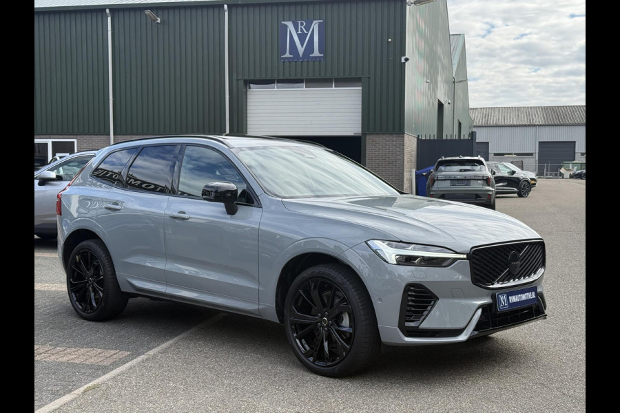 Volvo XC60 2.0 T8 Plug-in hybrid AWD Plus Black Edition VAN 58.900:,- VOOR:54.877,- UW HERFSTVOORDEEL: 4.023,-| UNIEK!| VAPOUR GREY| ELEKTRISCHE TREKHAAK| PANO| HK AUDIO| MEMORY STOELEN| HUD| 360 CAMERA| VOL OPTIES!|