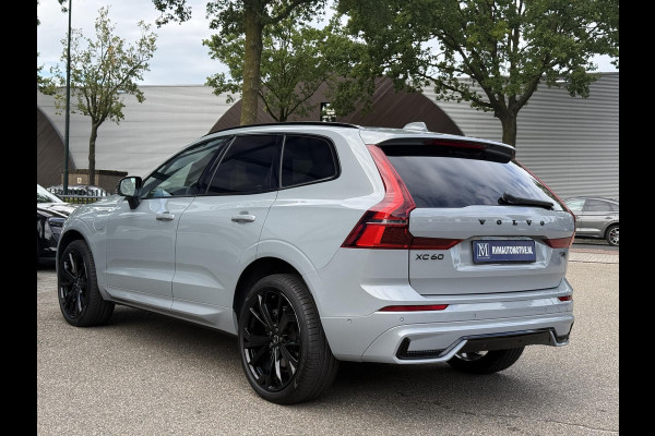 Volvo XC60 2.0 T8 Plug-in hybrid AWD Plus Black Edition VAN 58.900:,- VOOR:54.877,- UW HERFSTVOORDEEL: 4.023,-| UNIEK!| VAPOUR GREY| ELEKTRISCHE TREKHAAK| PANO| HK AUDIO| MEMORY STOELEN| HUD| 360 CAMERA| VOL OPTIES!|