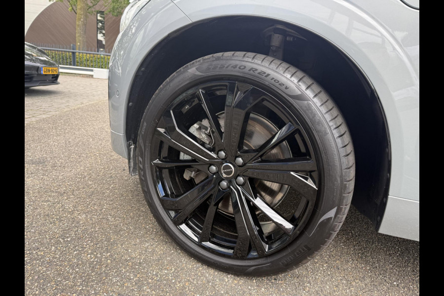 Volvo XC60 2.0 T8 Plug-in hybrid AWD Plus Black Edition VAN 58.900:,- VOOR:54.877,- UW HERFSTVOORDEEL: 4.023,-| UNIEK!| VAPOUR GREY| ELEKTRISCHE TREKHAAK| PANO| HK AUDIO| MEMORY STOELEN| HUD| 360 CAMERA| VOL OPTIES!|