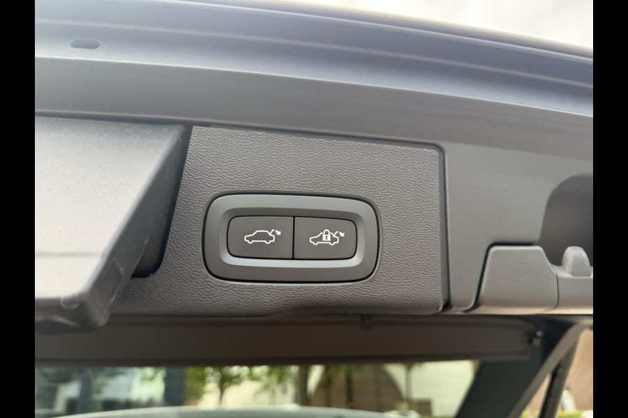 Volvo XC60 2.0 T8 Plug-in hybrid AWD Plus Black Edition VAN 58.900:,- VOOR:54.877,- UW HERFSTVOORDEEL: 4.023,-| UNIEK!| VAPOUR GREY| ELEKTRISCHE TREKHAAK| PANO| HK AUDIO| MEMORY STOELEN| HUD| 360 CAMERA| VOL OPTIES!|