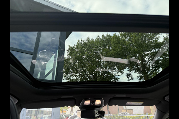 Volvo XC60 2.0 T8 Plug-in hybrid AWD Plus Black Edition VAN 58.900:,- VOOR:54.877,- UW HERFSTVOORDEEL: 4.023,-| UNIEK!| VAPOUR GREY| ELEKTRISCHE TREKHAAK| PANO| HK AUDIO| MEMORY STOELEN| HUD| 360 CAMERA| VOL OPTIES!|