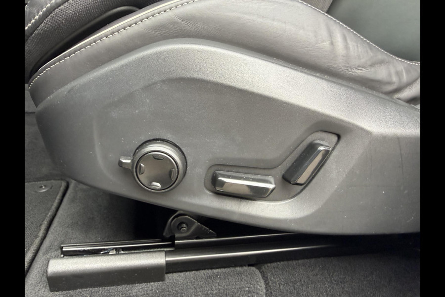 Volvo XC60 2.0 T8 Plug-in hybrid AWD Plus Black Edition VAN 58.900:,- VOOR:54.877,- UW HERFSTVOORDEEL: 4.023,-| UNIEK!| VAPOUR GREY| ELEKTRISCHE TREKHAAK| PANO| HK AUDIO| MEMORY STOELEN| HUD| 360 CAMERA| VOL OPTIES!|