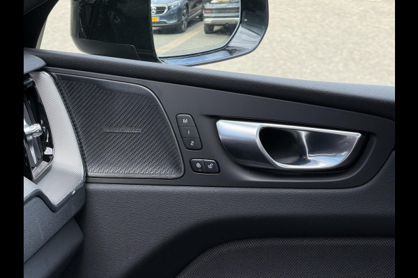Volvo XC60 2.0 T8 Plug-in hybrid AWD Plus Black Edition VAN 58.900:,- VOOR:54.877,- UW HERFSTVOORDEEL: 4.023,-| UNIEK!| VAPOUR GREY| ELEKTRISCHE TREKHAAK| PANO| HK AUDIO| MEMORY STOELEN| HUD| 360 CAMERA| VOL OPTIES!|