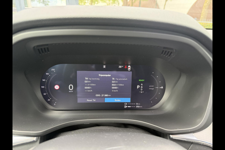 Volvo XC60 2.0 T8 Plug-in hybrid AWD Plus Black Edition VAN 58.900:,- VOOR:54.877,- UW HERFSTVOORDEEL: 4.023,-| UNIEK!| VAPOUR GREY| ELEKTRISCHE TREKHAAK| PANO| HK AUDIO| MEMORY STOELEN| HUD| 360 CAMERA| VOL OPTIES!|