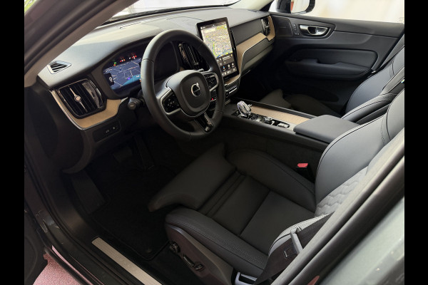 Volvo XC60 2.0 T8 455PK AWD PLUS DARK NIEUWE AUTO HARMAN KARDON 360.CAM STOEL/STUUR VERW LEER