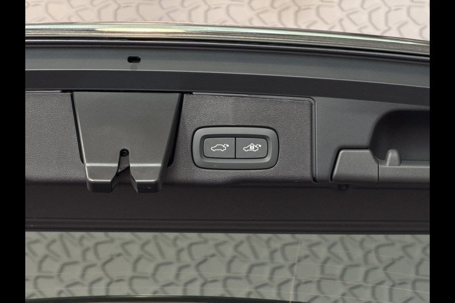 Volvo XC60 2.0 T8 455PK AWD PLUS DARK NIEUWE AUTO HARMAN KARDON 360.CAM STOEL/STUUR VERW LEER