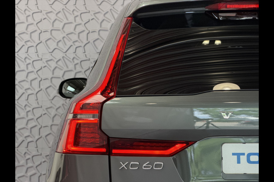 Volvo XC60 2.0 T8 455PK AWD PLUS DARK NIEUWE AUTO HARMAN KARDON 360.CAM STOEL/STUUR VERW LEER