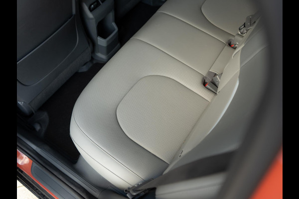 Kia EV3 Plus Advanced 81.4 kWh | Panorama Schuifkantel dak | elektr. achterklep | Leder | Stoel & stuurverwarming l SOH 99%