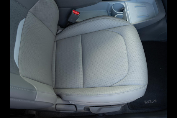 Kia EV3 Plus Advanced 81.4 kWh | Panorama Schuifkantel dak | elektr. achterklep | Leder | Stoel & stuurverwarming l SOH 99%