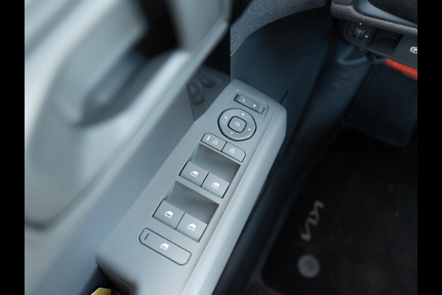Kia EV3 Plus Advanced 81.4 kWh | Panorama Schuifkantel dak | elektr. achterklep | Leder | Stoel & stuurverwarming l SOH 99%