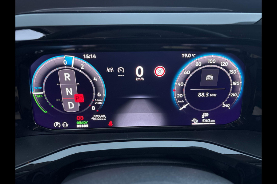 Volkswagen Multivan 1.5 eHybrid L2 Economy Business 4Motion 245 pk Automaat (DSG) | Verlengde garantie | Navigatie | Parkeersensoren (Park assist) | Achteruitrijcamera | Stoelverwarming |