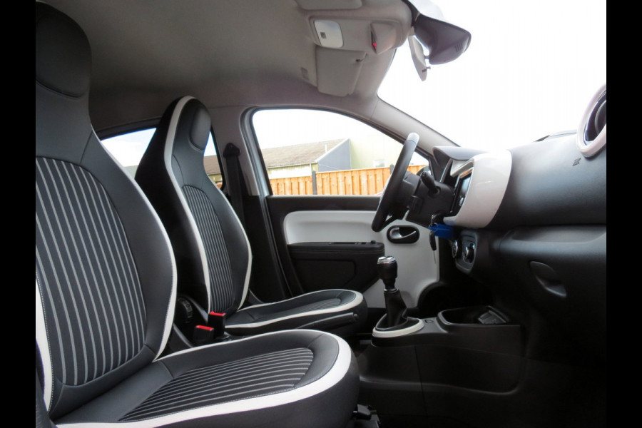 Renault Twingo 1.0 SCe Intens | NIEUWE TYPE | LEDER | GROOT SCHERM | CARPLAY | CRUISE CONTROL | LICHTMETALEN VELGEN | PDC | DAB+ |