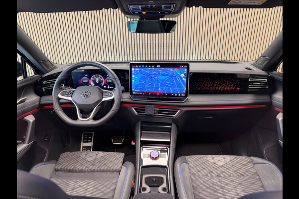 Volkswagen Tiguan 1.5 eTSI R-Line Business DSG PANO NAVI 360CAM TREKHAAK BTW IQ LIGHT