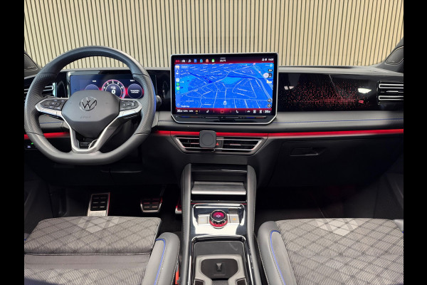 Volkswagen Tiguan 1.5 eTSI R-Line Business DSG PANO NAVI 360CAM TREKHAAK BTW IQ LIGHT