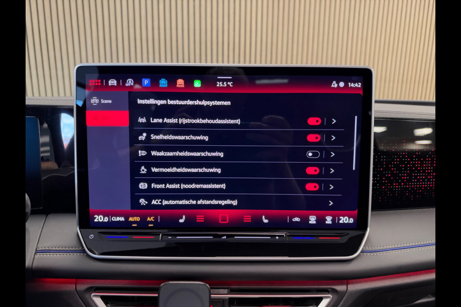 Volkswagen Tiguan 1.5 eTSI R-Line Business DSG PANO NAVI 360CAM TREKHAAK BTW IQ LIGHT