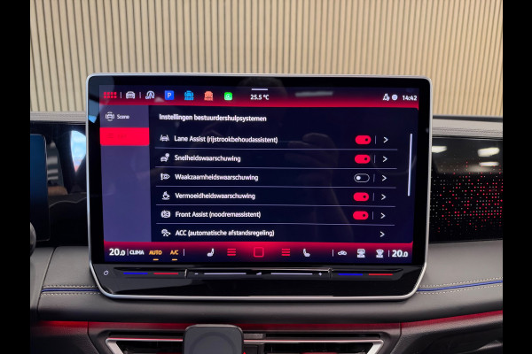 Volkswagen Tiguan 1.5 eTSI R-Line Business DSG PANO NAVI 360CAM TREKHAAK BTW IQ LIGHT