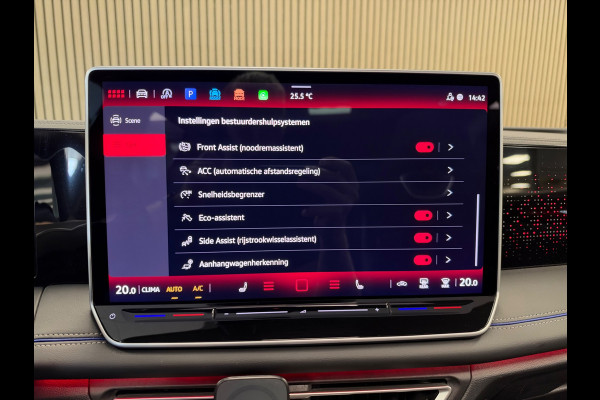 Volkswagen Tiguan 1.5 eTSI R-Line Business DSG PANO NAVI 360CAM TREKHAAK BTW IQ LIGHT