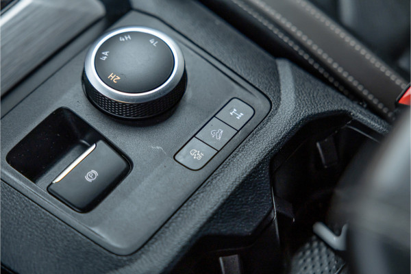 Volkswagen Amarok 3.0 TDI 4Motion Aventura | ACC | 360 Camera | Harman Kardon | Lederen bekleding | Bi-Xenon | Trekhaak | Blind spot | Navigatie | CarPlay | Dealer onderhouden | Grijs kenteken | Stoelverwarming
