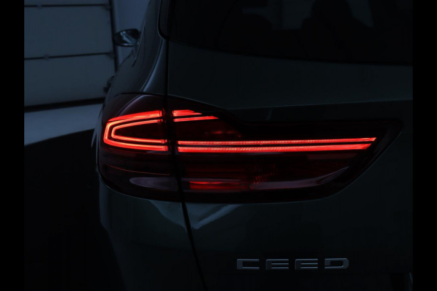 Kia Ceed Sportswagon 1.6 GDI PHEV ExecutiveLine | Panoramadak | Adaptive cruise | Memory | Stuur/stoel verwarming | Dodehoek detectie | Camera | Park assist | Elektrische achterklep | Carplay