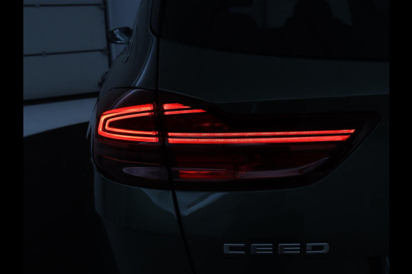 Kia Ceed Sportswagon 1.6 GDI PHEV ExecutiveLine | Panoramadak | Adaptive cruise | Memory | Stuur/stoel verwarming | Dodehoek detectie | Camera | Park assist | Elektrische achterklep | Carplay