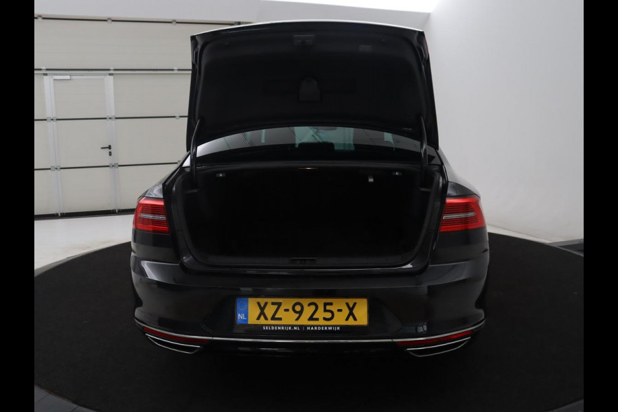 Volkswagen Passat 1.5 TSI Highline Business R | R-line | Panoramadak | Leder | Adaptive cruise | Stoelverwarming |Carplay | Park assist | Climate control