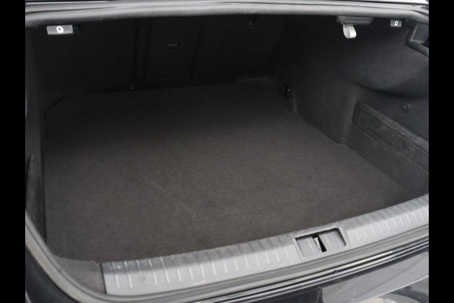 Volkswagen Passat 1.5 TSI Highline Business R | R-line | Panoramadak | Leder | Adaptive cruise | Stoelverwarming |Carplay | Park assist | Climate control