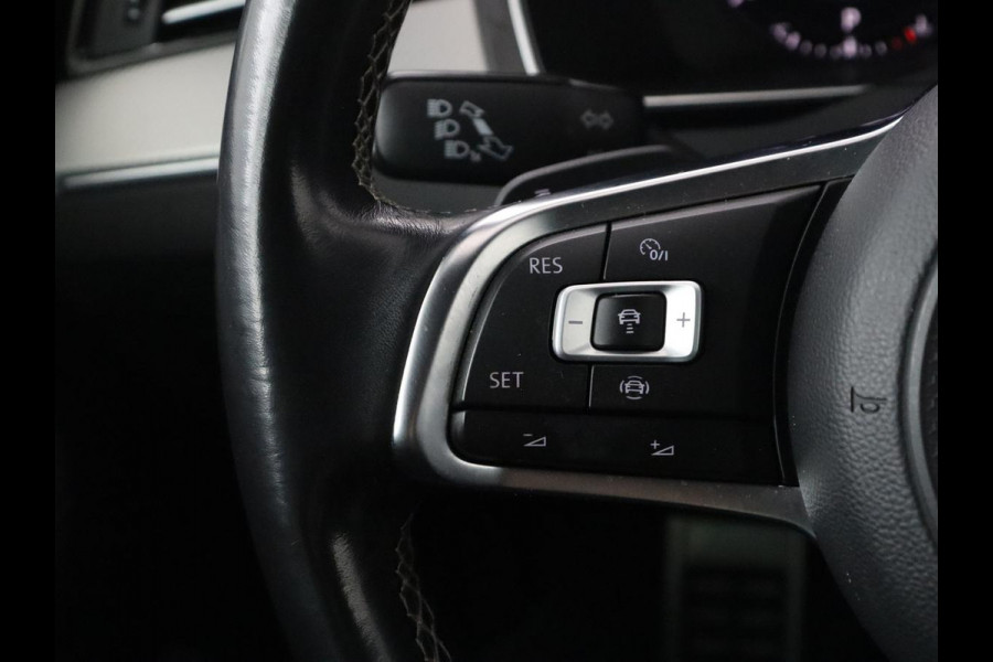 Volkswagen Passat 1.5 TSI Highline Business R | R-line | Panoramadak | Leder | Adaptive cruise | Stoelverwarming |Carplay | Park assist | Climate control