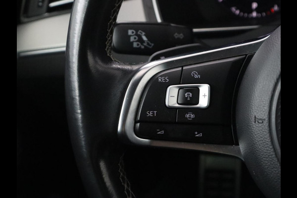 Volkswagen Passat 1.5 TSI Highline Business R | R-line | Panoramadak | Leder | Adaptive cruise | Stoelverwarming |Carplay | Park assist | Climate control