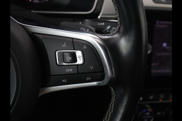 Volkswagen Passat 1.5 TSI Highline Business R | R-line | Panoramadak | Leder | Adaptive cruise | Stoelverwarming |Carplay | Park assist | Climate control