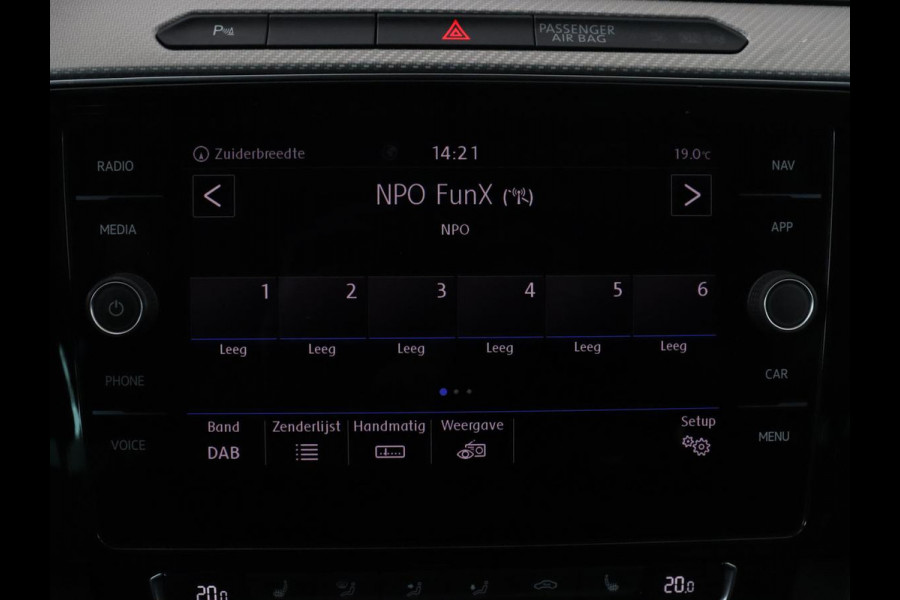 Volkswagen Passat 1.5 TSI Highline Business R | R-line | Panoramadak | Leder | Adaptive cruise | Stoelverwarming |Carplay | Park assist | Climate control