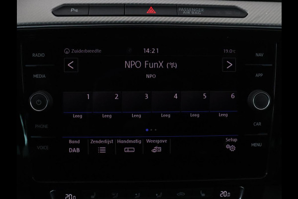 Volkswagen Passat 1.5 TSI Highline Business R | R-line | Panoramadak | Leder | Adaptive cruise | Stoelverwarming |Carplay | Park assist | Climate control