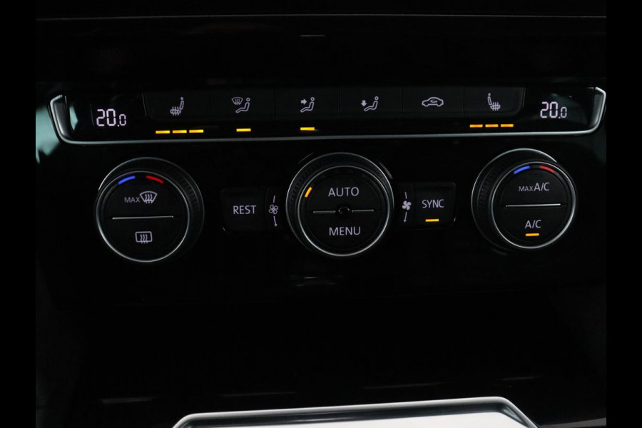 Volkswagen Passat 1.5 TSI Highline Business R | R-line | Panoramadak | Leder | Adaptive cruise | Stoelverwarming |Carplay | Park assist | Climate control