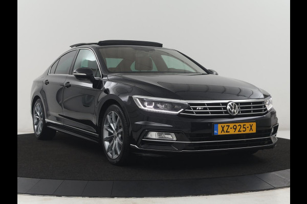 Volkswagen Passat 1.5 TSI Highline Business R | R-line | Panoramadak | Leder | Adaptive cruise | Stoelverwarming |Carplay | Park assist | Climate control